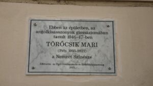 angolkisasszonyok-eger-törőcsik-mari-emléktábla